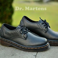 Jual sepatu docmart wanita /sepatu casual wanita dr martens low hitam Murah