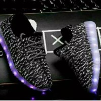 Sepatu walker anak import kets hitam leopard tali lampu LED USB charge