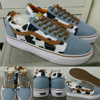 Sepatu Vans Old Skool Pixar Toy Story Andy Woody Cow Print Denim Blue