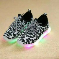 Jual Sepatu walker anak import kets hitam leopard tali abu grey lampu LED Murah