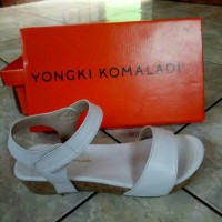 Sandal Wanita Wedges Yongki komaladi