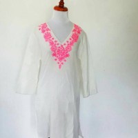 Jual Gaun panjang dengan motif bordir di V-Neck Murah