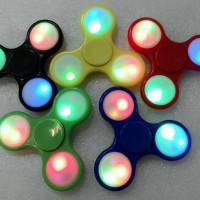 Jual Fidget Spinner LED 8 Variasi Nyala Lampu Triple Head Murah