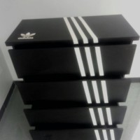 rak sepatu adidas susun