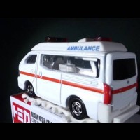 Jual Miniatur Mobil Ambulance Nissan Nv350 Caravan Ambulance Tomica 18 Murah