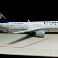 Jual Diecast Pesawat Lufthansa Airbus A320NEO - D-AINB skala 1:400 - Panda Murah