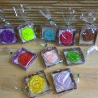 Jual Souvenir pernikahan/ bros/ pita satin/ bunga mawar kado kerajinan Murah