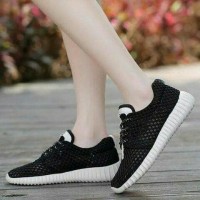 Jual Grosir sepatu yezzy wanita murah / ecer sport / kets / casual terbaru Murah