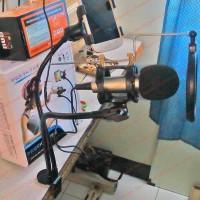 Jual Paket Holder iPhone SmartPhone Mikrofon Studio Earphone Mic Splitter Murah