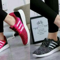 Promo Keluaran Sepatu Terbaru SEPATU KETS WANITA ADIDAS YEEZY HITAM