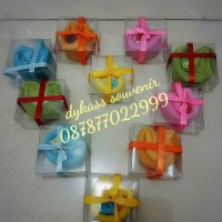 Jual souvenir pernikahan towel/handuk love + mika Murah