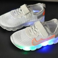 Sepatu Anak Lampu LED Nike jaring silver size 32-37