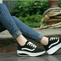 PROMO SEPATU WANITA KETS VANS HITAM