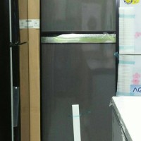Lemari es Panasonic dua pintu NR-B348F