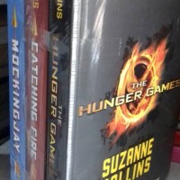 Jual SUZANNE COLLINS (the hunger games .catching fire .mocking jay) Murah