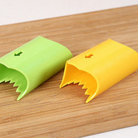 Jual Dapur Rumah Tangga 49 / corn peeler alat serutan parutan pisau Murah