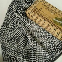 Jual KERUDUNG PASHMINA HITAM PUTIH /PASHMINA MONOCHROME/TETRIS Murah