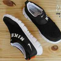 Jual DISKON Sepatu wanita olahraga ringan senam zumba joging santai nike fr Murah