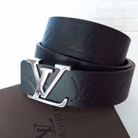 IKAT PINGGANG LOUIS VUITTON MONO EMBOSS HITAM (SABUK COWOK MURAH)