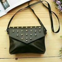 Jual Envelope studd black slingbag Murah