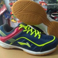 sepatu badminton lining play