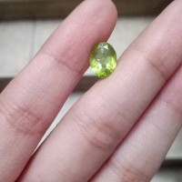 Jual batu peridot 2,40 karat Murah