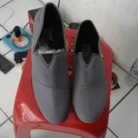 Jual sepatu toms warna abu Murah
