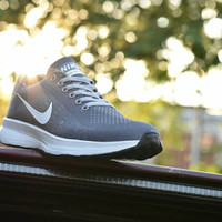 Sepatu Running Pria Nike Zoom Flyknit Grade Ori Warna Abu Putih