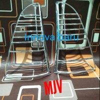 garnis lampu belakang innova baru (lis lampu belakang innova baru)