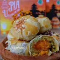 Jual Pia Uluwatu Kacang Hijau Pandan Spesial Telur Asin - telor asin Murah