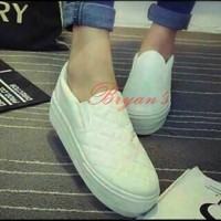 Jual SEPATU KETS CASUAL POXING SLIP ON CHANEL BLEZ PUTIH Murah
