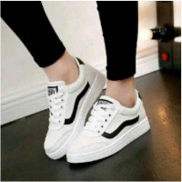 sepatu kets casual wanita / Sepatu Casual Warna Putih CFS