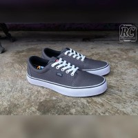 Sepatu vans Sepatu sekolah Sepatu kets laki laki dan perempuan Sepat