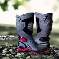 Sepatu Boot Boots Safety Pria Outdoor Karet PVC Anti Hujan Ban Limited