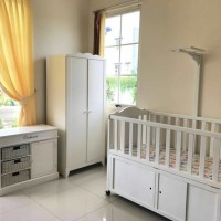 Baby Box Ranjang Bayi Dari Kayu Pinus Berkualitas HK 045 Mewah Murah