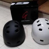Helm Sepeda Batok / Helm BMX/ Helm Inline Skate Merk Genio Diskon