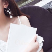 Anting Lingkaran Besar Mutiara Tassel
