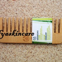 Sisir rambut The Body Shop Detangling Comb