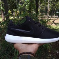 sepatu casual kets sekolah nike rosherun two man cowo Paling laku..