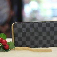 DOMPET LV DAMIER
1 RESLETING 38-3