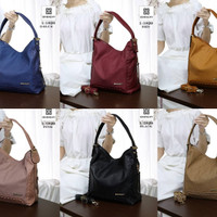 TAS MERK GIVENCHY HARGA: 225RB SERI: 1820 KUALITAS: SEMPREM BAHAN : K