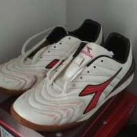 Sepatu futsal bola diadora putih Original