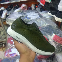 Sepatu Reebok Classic / Pria Green Army Badminton Fitness Running Gym