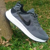 sepatu sneaker pria. merk nike zoom. warna abu tua. kualitas premium