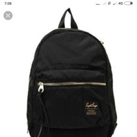 tas hitam anak kuliahan