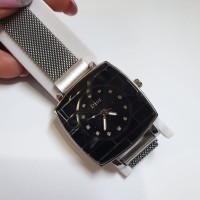 Jam Tangan Wanita Tali Rantai Pasir Magnet Dengan Design yang Elegan