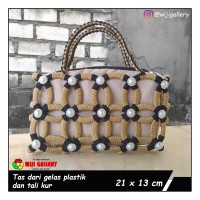 tas wanita handmade daur ulang dari tali kur dan gelas plastik