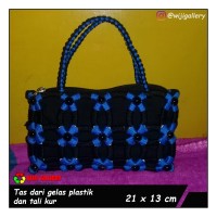 tas wanita handmade dari tali kur dan daur ulang gelas plastik
