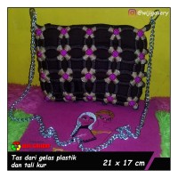 Tas wanita handmade dari tali kur dan gelas plastik