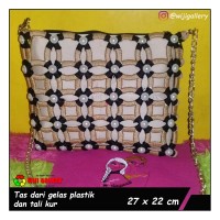 Tas wanita handmade dari tali kur dan gelas plastik